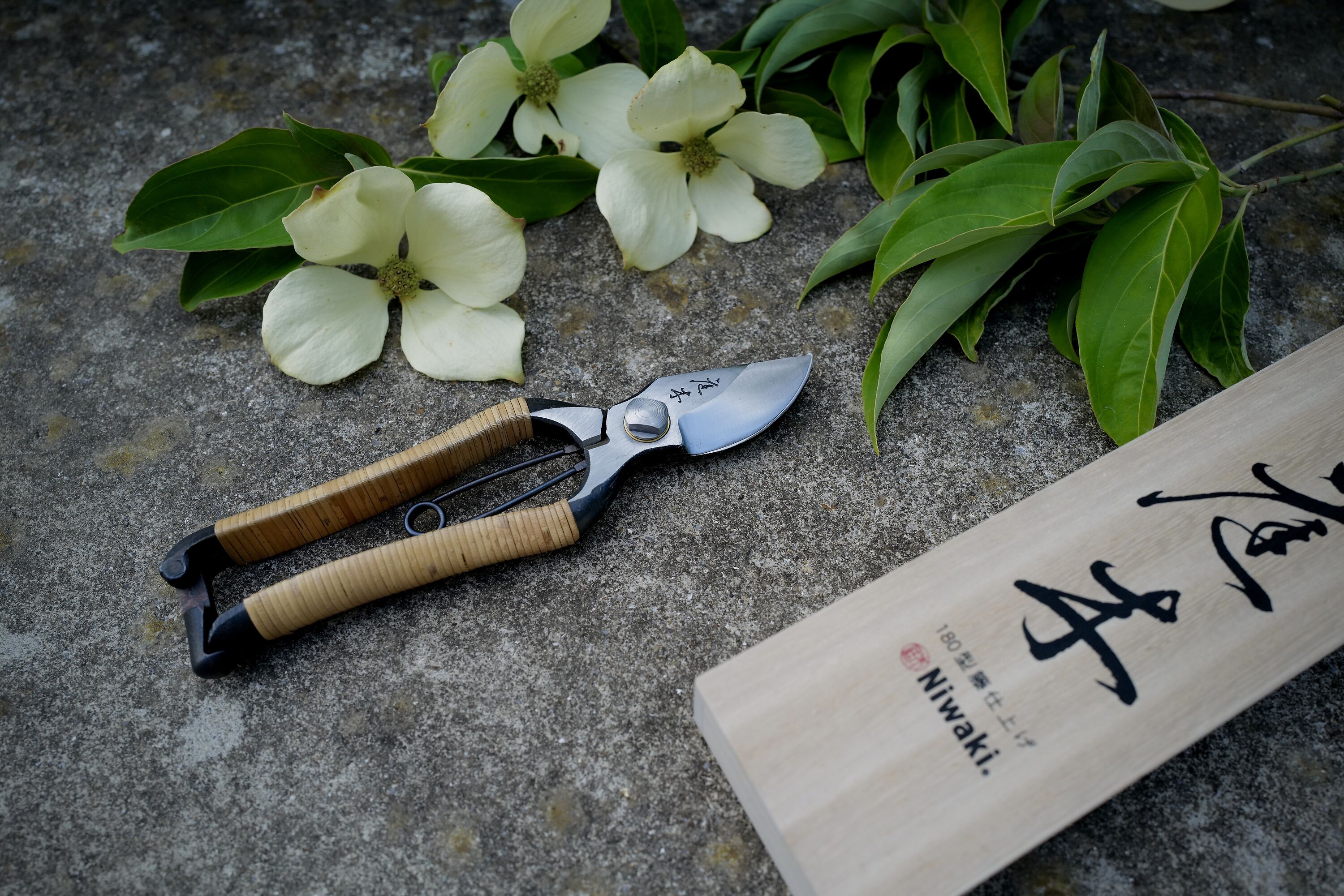 Niwaki Rattan Tsubo Secateurs