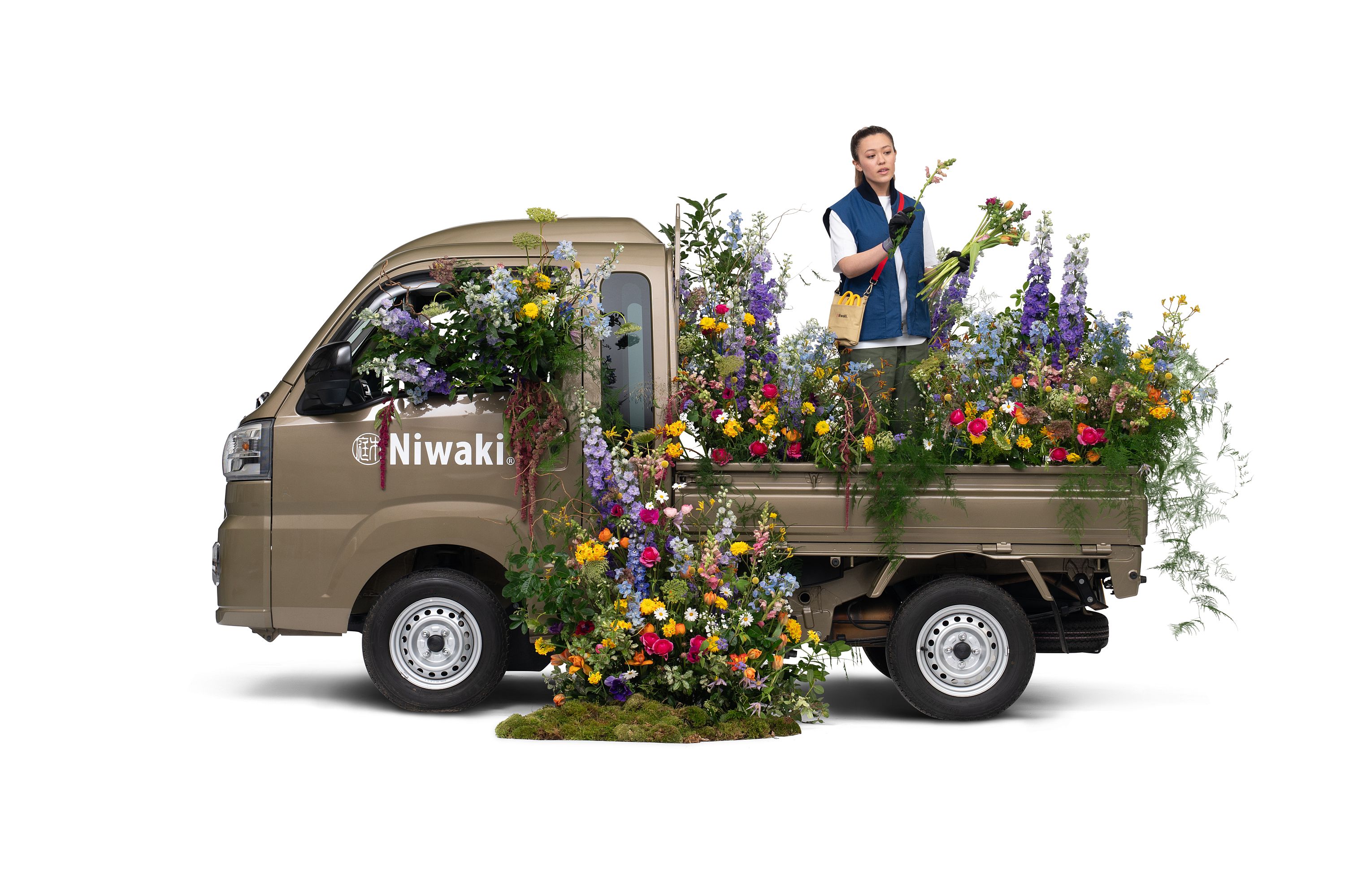 Niwaki Kei Truck with Floral Display