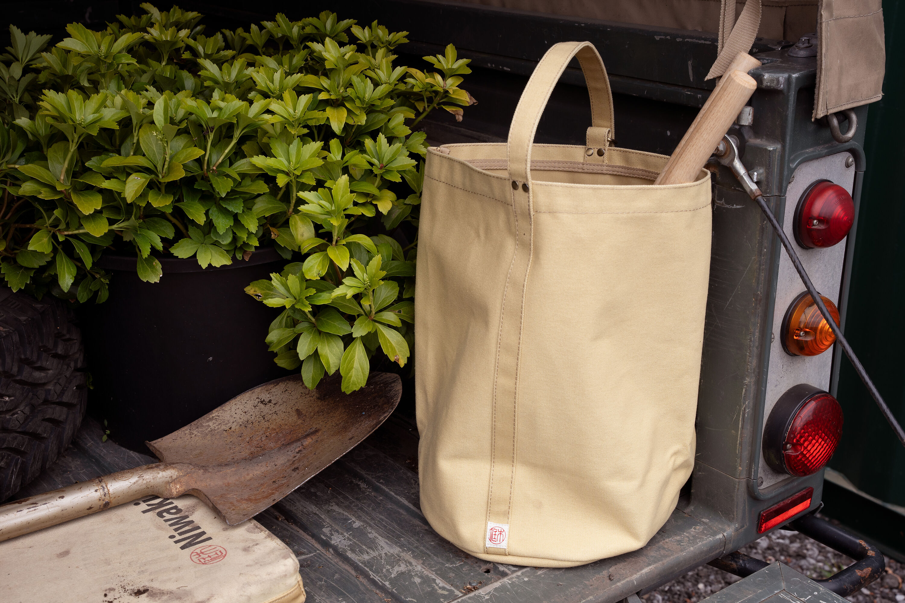 Niwaki Kantan Bag Bucket Tote in the back of the Niwaki Land Rover