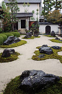 Myoren-ji, with its three fine dai sugi at the back