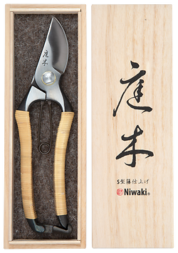 Niwaki Rattan S Type Secateurs in Paulownia gift box