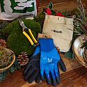 GR Pro Gift Set featuring a pair of small right handed GR Pro Secateurs, a Niwaki Pouch, and some Winter Gardening Gloves