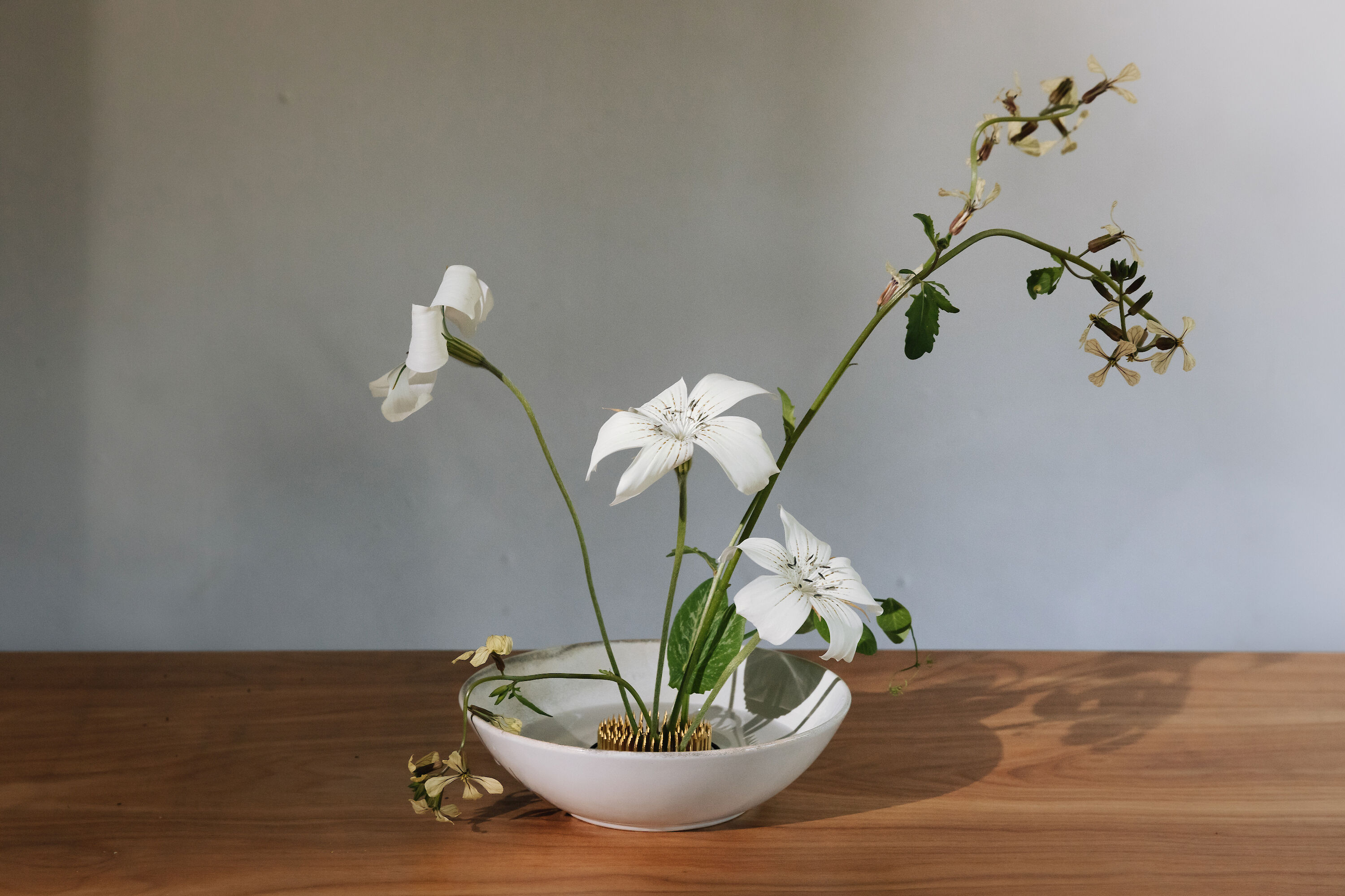 Creating a beautiful floral display with Niwaki Kenzan
